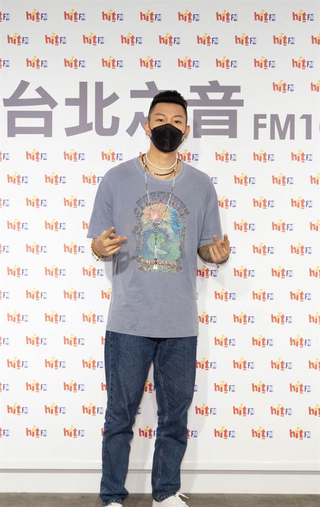 瘦子8日出席电台活动，热情发送开工红包。（Hit Fm联播网提供）