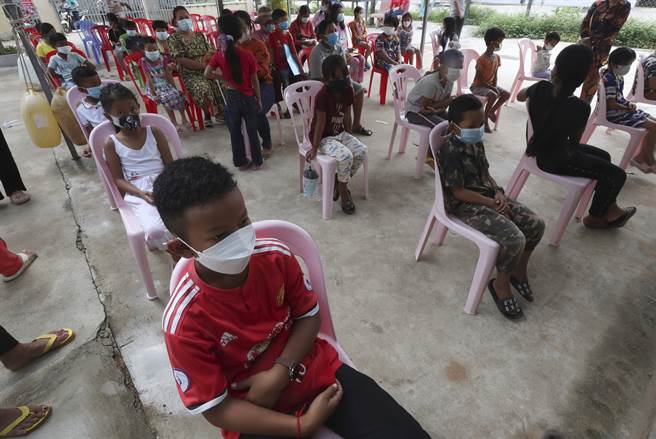 這一計畫不僅鎖定那些拒絕接種COVID-19（2019冠狀病毒疾病）疫苗的族群，不打加強針的民眾也是目標之一。(圖/美聯社)