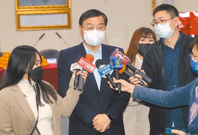 國民黨立委曾銘宗（中）7日表示，反核食公投是經779萬人投票同意通過，呼籲政府不要踐踏民意。（劉宗龍攝）