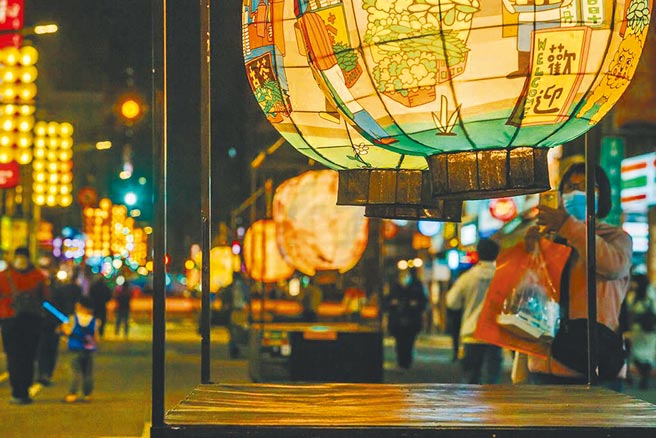 台北燈節將在11日開跑，根據往年經驗，預期屆時人潮眾多，北市衛生局提出4項小叮嚀。（北市觀傳局提供／游念育台北傳真）