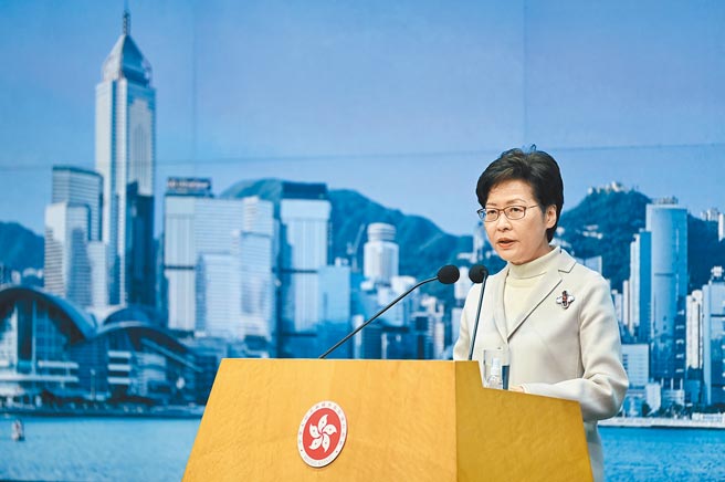 香港特首选举将于3月27日举行，港媒指中联办近日密集徵询建制派重量级人士意见。图为香港特首林郑月娥。（中新社）
