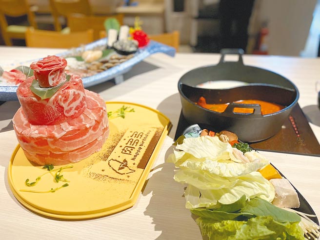 樂多多集團旗下「肉多多火鍋」去年8月迄今已開出30家新店，今年再進駐義大Outlet Mall（見圖）。（樂多多集團提供）