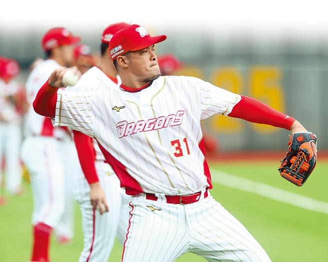 味全龙队7日在天母棒球场开训，林智胜穿上味全31号球衣正式投入春训行列。（陈怡诚摄）