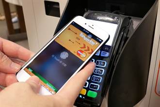 蘋果新功能曝光！iPhone手機將變「行動刷卡機」