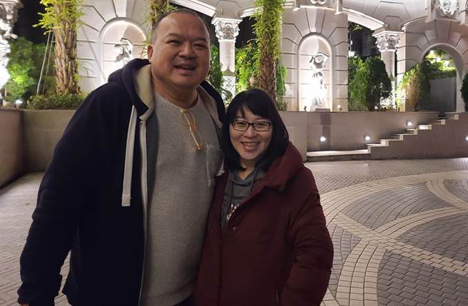 才迎接双胞胎姊弟出世，明金成突然心肌梗塞骤逝，让眾人无不震惊悲憾。(翻摄自Jimmy 明金成脸书)