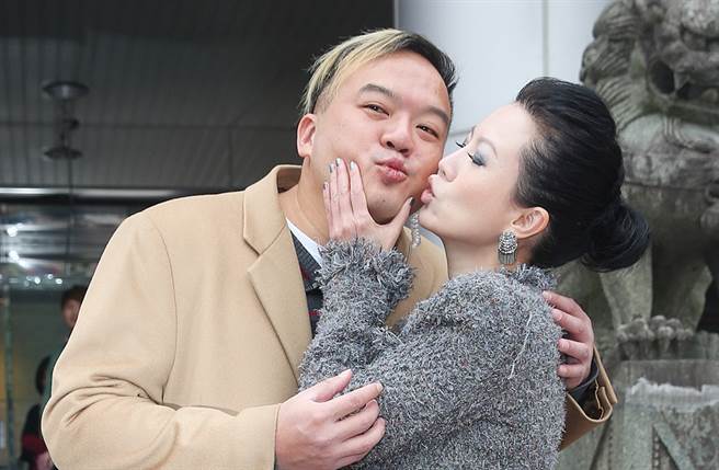 明金成惊传骤逝，右为苗可丽。（图／中时资料照片）