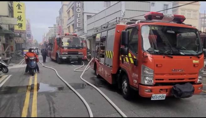 县消防局出动7车23人赶往灌救，火势在20分钟内扑灭，所幸无人受困伤亡。（民眾提供）