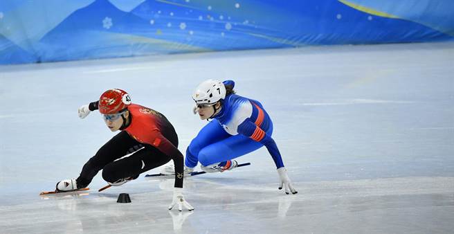 范可新在场上竞速(路透社资料照)