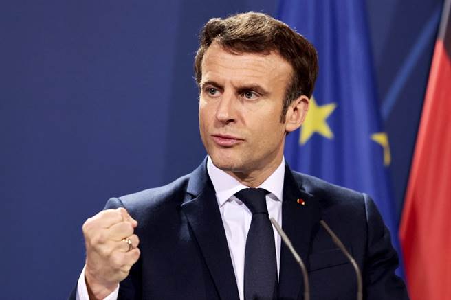 法国总统马克宏（Emmanuel Macron）8日称俄罗斯总统普丁保证不会升温乌克兰局势，遭到莫斯科否认。（图／美联社）