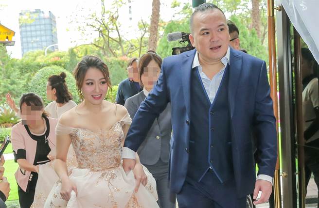 明金成结婚时已半百，跟老婆仍不畏艰辛积极求子，相信自己一定能陪伴孩子长大。(中时资料照片)