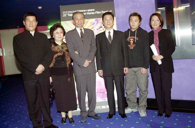 《星星月亮太阳》首映，沈时华（右起）、高盟杰、金马执委会主席张法鹤、常枫、张遥、澎恰恰。（图／中时资料照片）