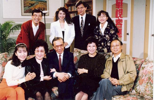 （前排右起）方龙、文英、常枫、（后排右起）陶晶莹、杨光友、张正蓝、曹启泰。（图／中时资料照片）