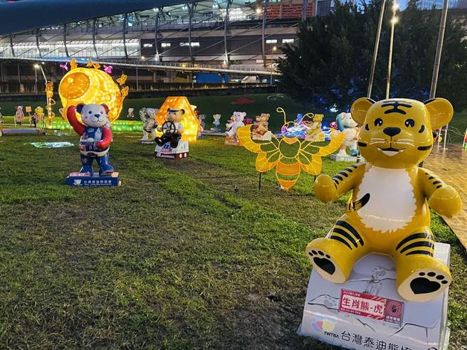 132只泰迪熊风靡三重，公所加码推出上传合照抽泰迪熊布偶（公所提供／戴上容新北传真）