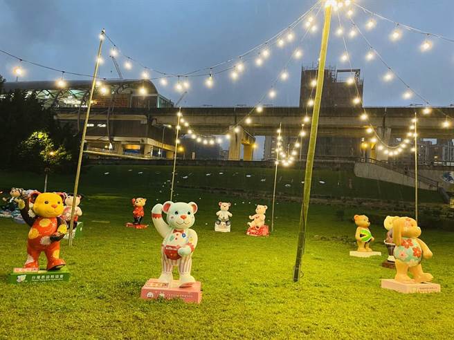 132只泰迪熊风靡三重，公所加码推出上传合照抽泰迪熊布偶（公所提供／戴上容新北传真）