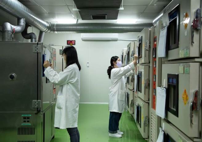 信东生技的含硼药物，是BNCT治疗不可或缺的要角（图为信东生技实验室）。(图／远见提供)