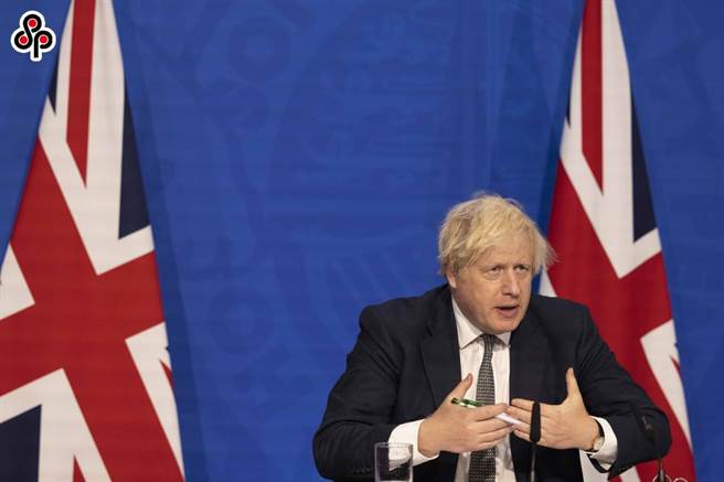 英相见立陶宛总理称对中国贸易行为失望，陆媒提醒有关国家明辨是非。图为2021年8月24日英国首相强森在伦敦出席七国集团领导人视讯峰会。（新华社发／英国首相府供图）