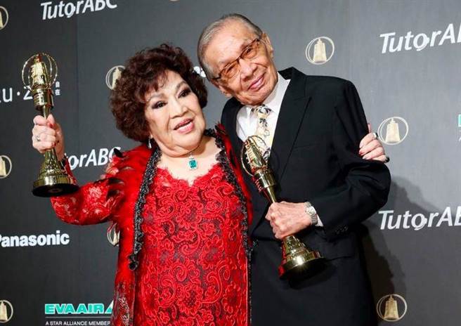 常楓（右）和周遊2015年雙雙獲得金鐘獎特別貢獻獎。（圖／中時資料照片）
