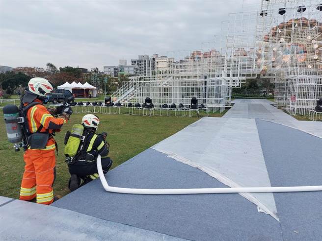 桃園燈會登場，復旦消防分隊先行演練確保民眾賞燈更安全。(消防局提供／呂筱蟬桃園傳真)