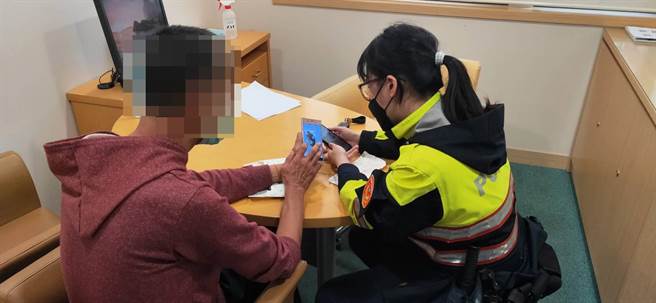 中坜警方成功拦阻网路交友诈骗，保住男子12万元。(警方提供／吕筱蝉桃园传真)