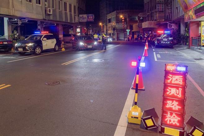 花蓮農曆春節9天連假中，共發生4起酒駕事故，幸未釀人員傷亡，警方也分別溯源，追查飲酒場所及業者，加強約制，同時也加強酒駕取締。（花蓮縣警局提供／羅亦晽花蓮傳真）