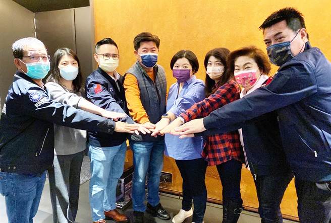 台中市议会国民党团于1月18日举行党团会议，新任党团干部出炉并就定位。（台中市议会国民党团提供）