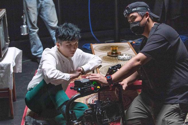 小宇推出新歌〈年少不平凡〉MV。（華納音樂提供）