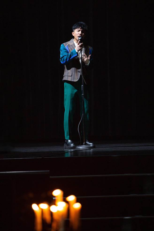 小宇推出新歌〈年少不平凡〉MV。（華納音樂提供）