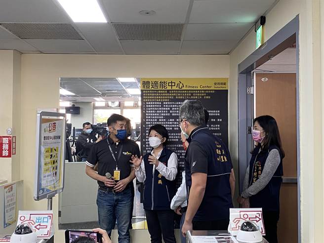 台中市長盧秀燕9日到北區國民運動中心視察。（馮惠宜攝）