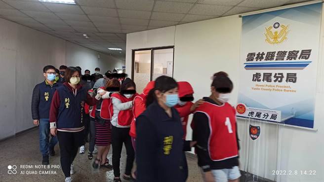 许姓负责人等5人依违反刑法第268条赌博罪移送云林地检署侦办，犯罪所生、所得108万余元依法没入；赌客黎女等21人则依社维法各裁罚新臺币6000元。（虎尾分局提供）