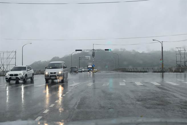 苗栗9日持续降下大雨，适时补足明德水库蓄水。（谢明俊摄）