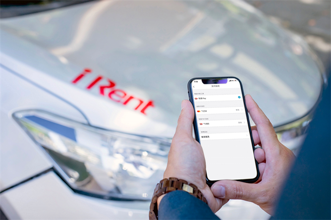 iRent会员只要于iRent App会员中心里选择「和泰集团会员绑定」，登入和泰集团会员完成信用卡绑定，即可轻松透过和泰Pay租车出行。（和泰提供）
