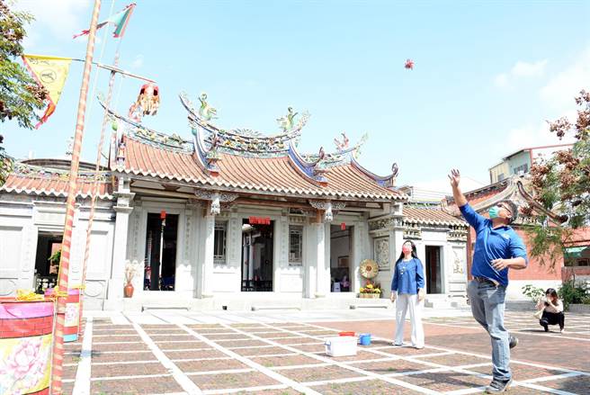 客庄12大节庆之一的「六堆祈福尖炮城」，19日起一连2天选在五沟国小尖炮城主题活动场域热闹开炸。（林和生摄）