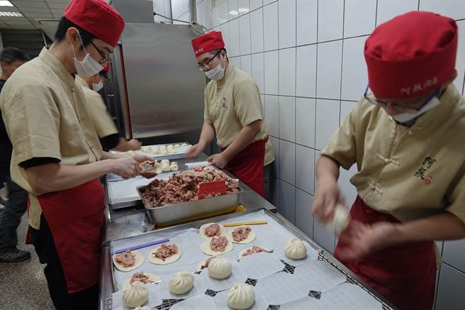 撑了11年的阿振肉包的包子品项，22日起一律涨两元。（本报资料照片／吴敏菁彰化传真）