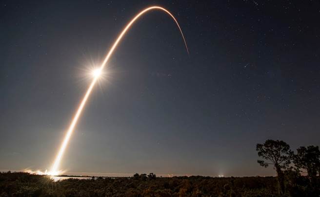 一场地磁风暴，让马斯克将损失40颗卫星。（翻摄SpaceX 官方网站）