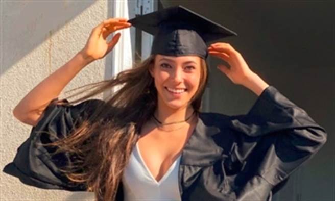 谷爱凌除了滑雪实力高强，超高顏值也被粉丝们称作「雪上公主」。（图／截取自谷爱凌IG）