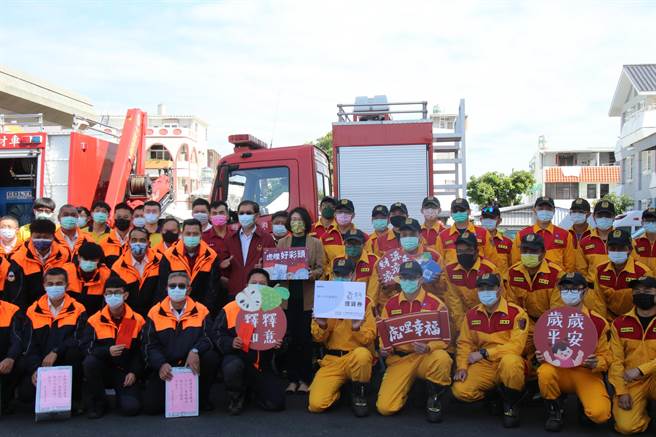 往各單位，感謝相關人員春節仍堅守第一線，維護縣民的健康安全。 （台東縣政府提供）