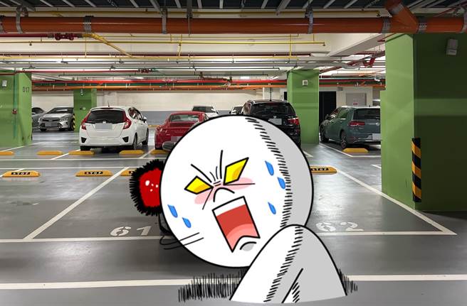 有网友表示，他遇上一辆宾士车一次占两个停车格，让他很傻眼。（翻摄脸书社团《爆怨公社》）