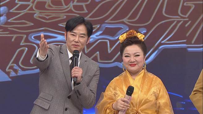 白冰冰（右）跟陽帆主持的《我愛冰冰Show》開春收視開紅盤。（中視提供）