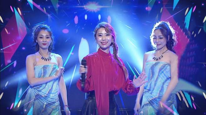 陳怡婷（中）詮釋〈雨の御堂筋〉為節目收視衝出漂亮高收視。（中視提供）