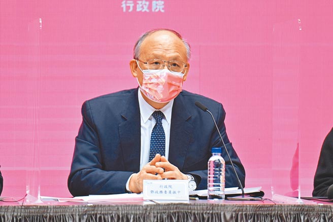 行政院8日召开记者会宣告放宽日本福岛周边5县市食品管制，行政院政委邓振中表示，有关我国加入CPTPP的进度，目前都正在顺利进行。（行政院提供）