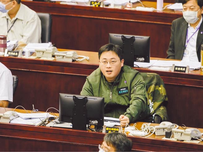 身兼民眾党主席的台北市长柯文哲，据传有意延揽前北市府发言人、现任观传局长刘奕霆接任民眾党副秘书长。（本报资料照片）