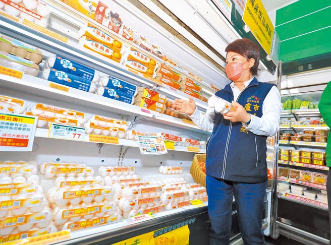 不容有人蓄意把持蛋源，台中市长卢秀燕8日祭铁腕强调，将严惩囤积居奇、恶意哄抬者。（卢金足摄）