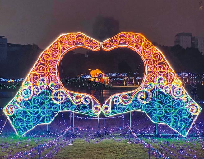 桃园灯会3大展区设置2主灯加27座灯组，9日晚间6点起亮灯。（观旅局提供／吕筱蝉桃园传真）