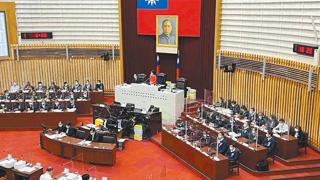 高市蓝绿阵营面对今年底大选，目标同样是议会席次过半、夺下议长。（本报资料照片）