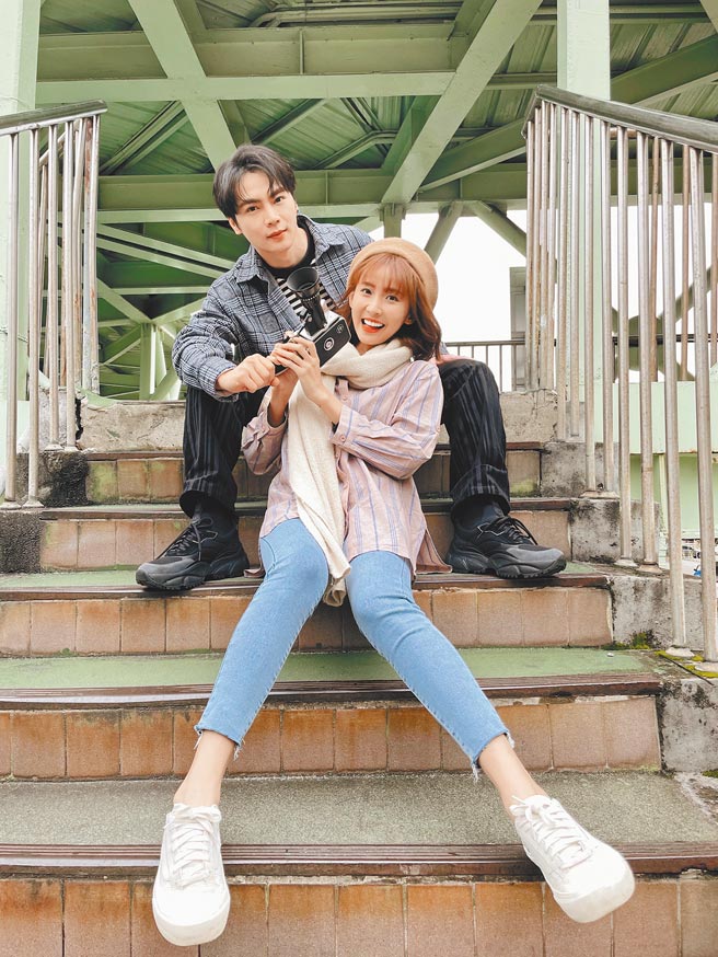 古曜威（後）昨拍攝新歌MV，邀來粿粿擔任女主角，互動甜蜜。（單純夢想文創事業提供）