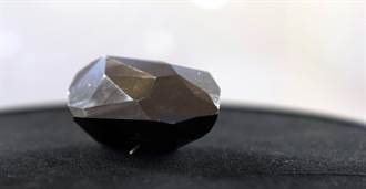 555克拉宇宙奇觀 世界最大切割鑽石近1.2億落槌