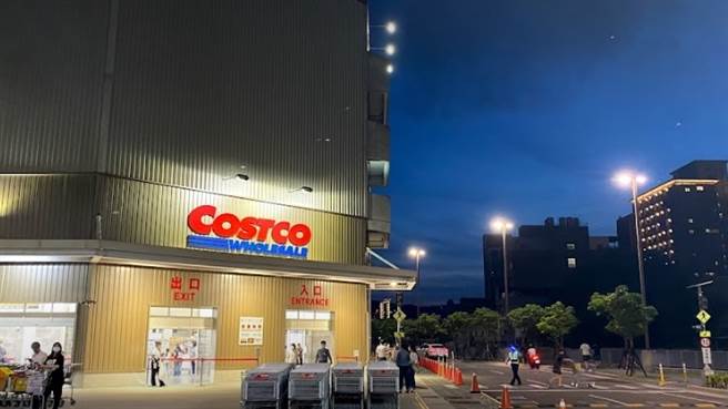 一名女网友表示，收到新北市卫生局简讯通知，因好市多新庄店近日有确诊者到访，经疫调后发现她和确诊者足迹重迭，提醒她到社区筛检站筛检。（图／翻摄自google map）