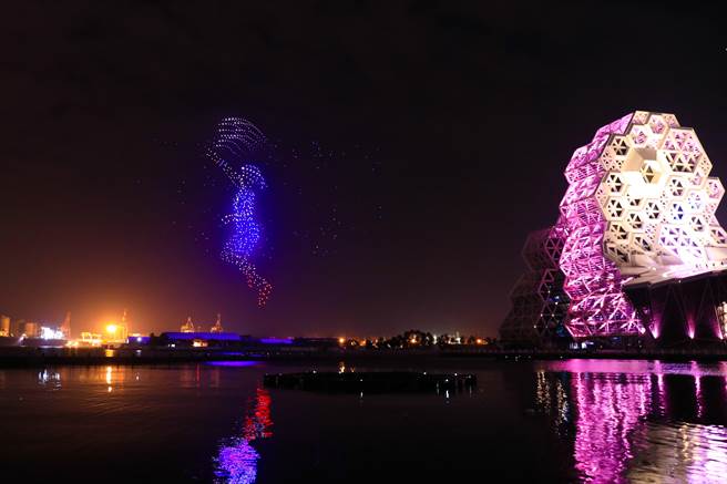 戴资颖奋力击球身影，让民眾重温先前东奥的感动瞬间。（高巿府文化局提供）