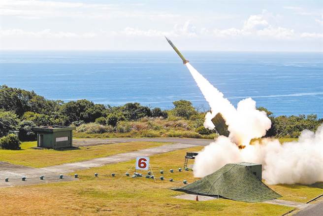 美国国务院批准对台出售价值1亿美元的设备与服务，帮助维持和改进爱国者飞弹系统（见图），强化台湾的防空体系和监测能力。（路透）