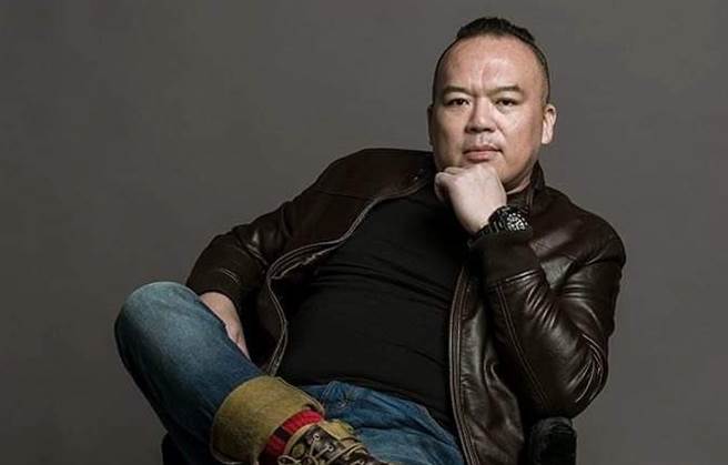 51歲明金成猝逝，追思靈堂「帥」照公開。（圖/明金成家屬提供）